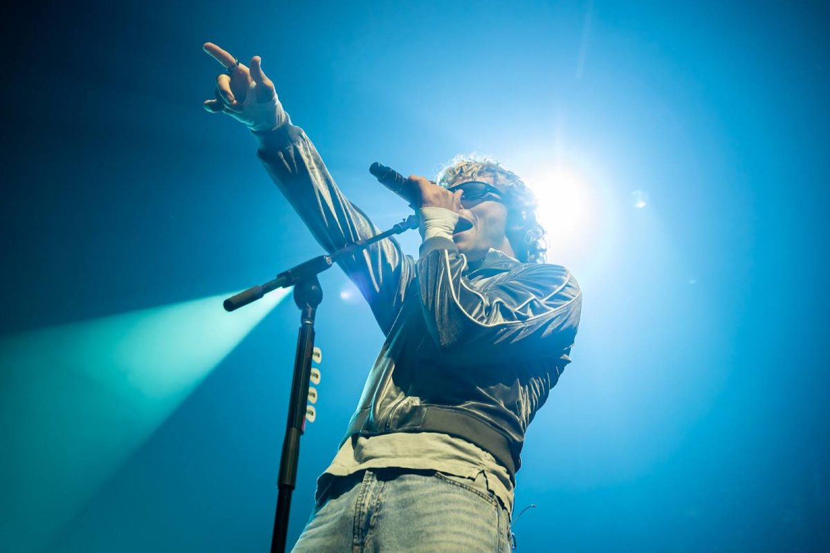 Ross Lynch dons a pair of sunglasses and points at the screaming crowd. The band played numerous songs from its entire discography, from albums “X” to “Girlfriend.” 